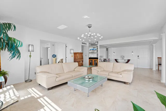 2600 N Flagler Unit 1007 photo 4