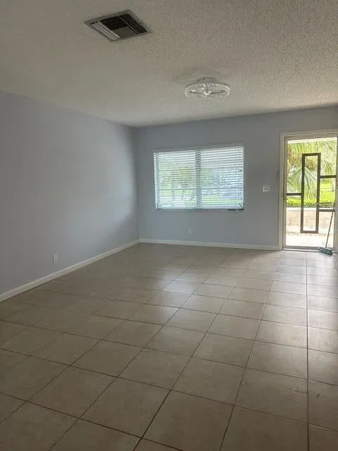  Residence photo 8