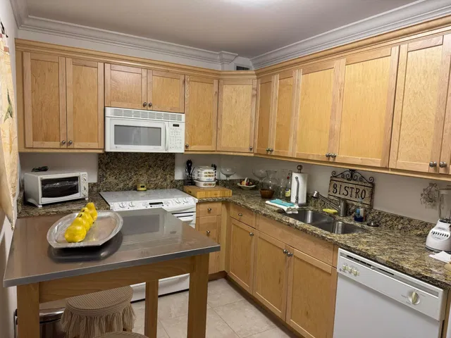 The Patrician of Palm Beach Unit 1040 photo 23