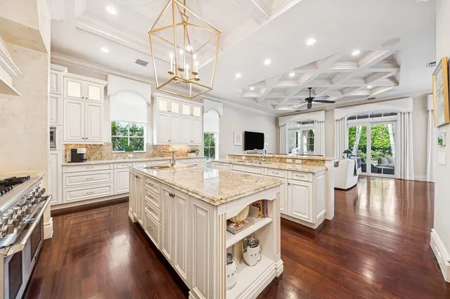 Royal Palm Yacht and Country Club Residence photo 13