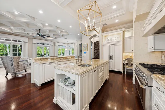Royal Palm Yacht and Country Club Residence photo 14