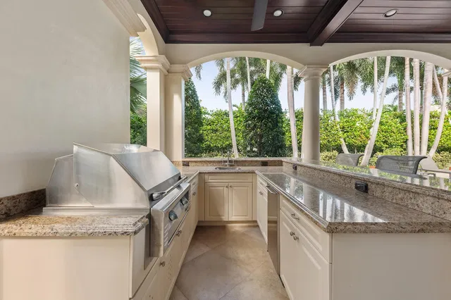 Royal Palm Yacht and Country Club Residence photo 37