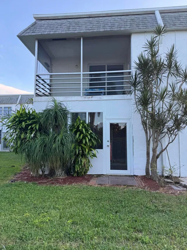 Unit 107 photo 17