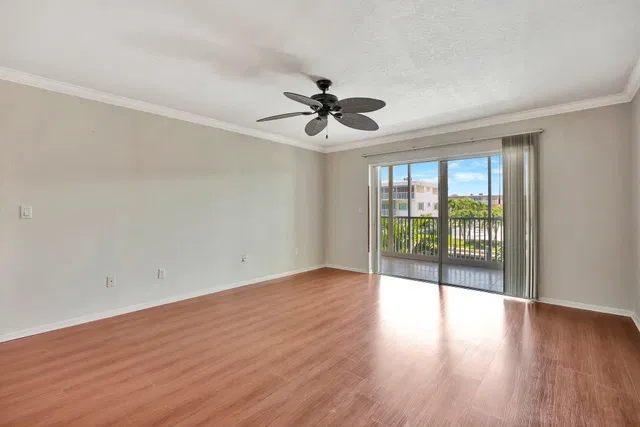 Unit 211 photo 8