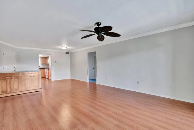 Unit 211 photo 9