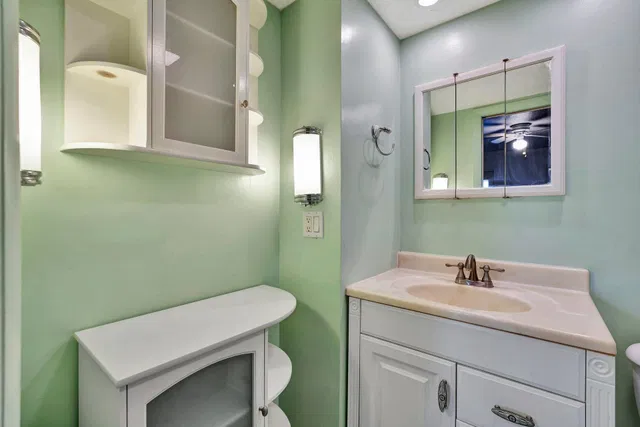 Unit 211 photo 17