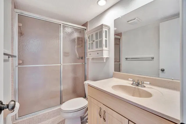 Unit 211 photo 21