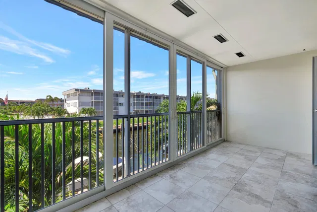 Unit 211 photo 23