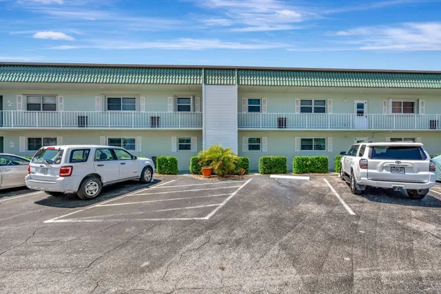 Unit 211 photo 27