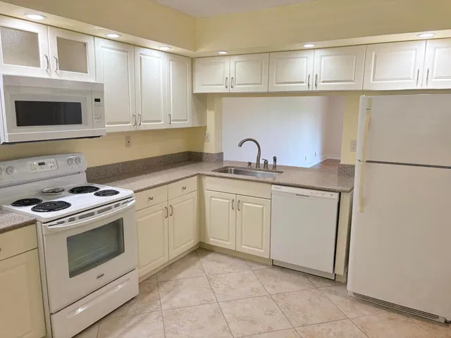 Eastpointe Country Club Unit 104 photo 5