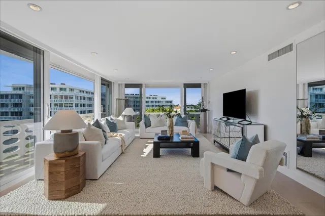 100 Sunrise Avenue #520/521