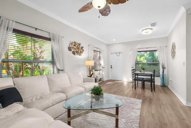  Residence photo 5