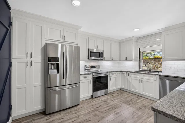 Eastpointe Country Club Residence photo 5