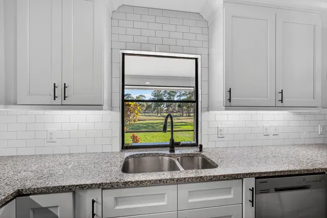 Eastpointe Country Club Residence photo 8