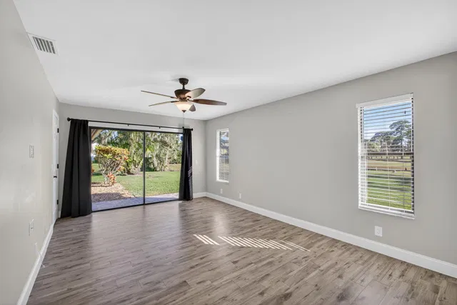 Eastpointe Country Club Residence photo 13