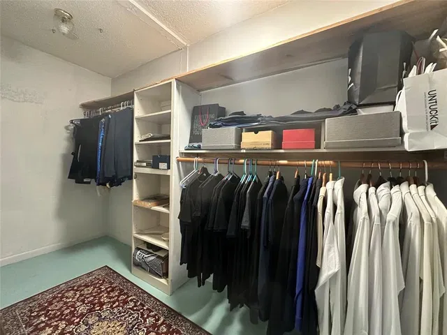 Unit B photo 18