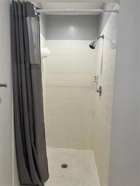 Unit B photo 21