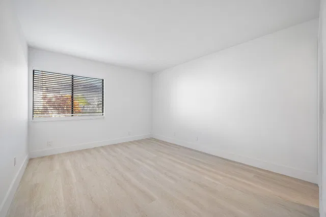 Unit 43 photo 18