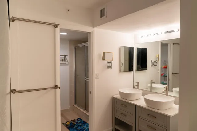 Unit 101 photo 26