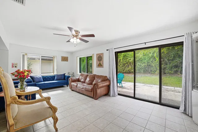 Residence photo 6
