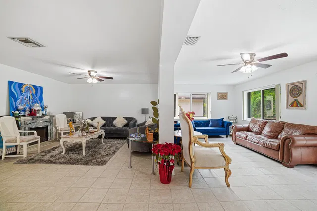 Residence photo 9