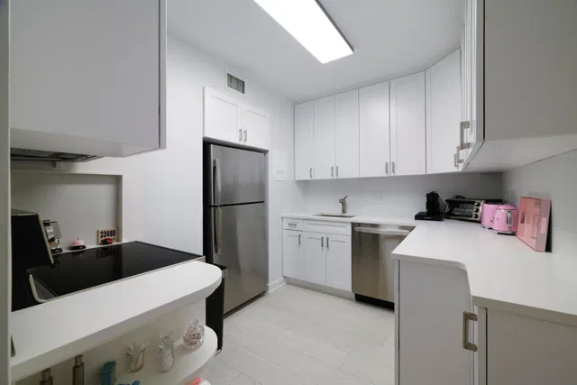 Unit 511 photo 12