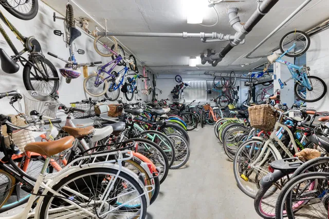Unit 511 photo 20