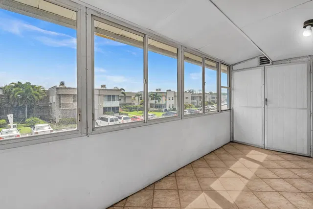 Unit H photo 38