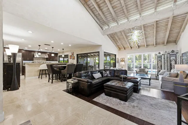 Residence photo 5