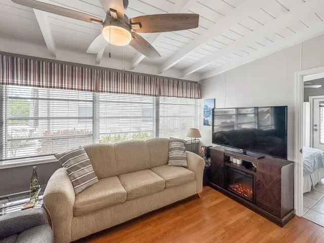 Residence photo 17