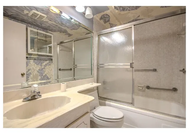 Unit 251 photo 8
