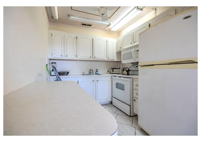 Unit 251 photo 10