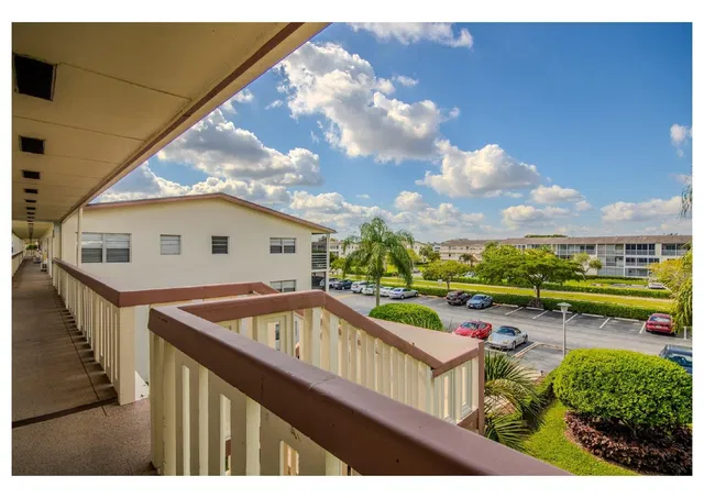 Unit 251 photo 15