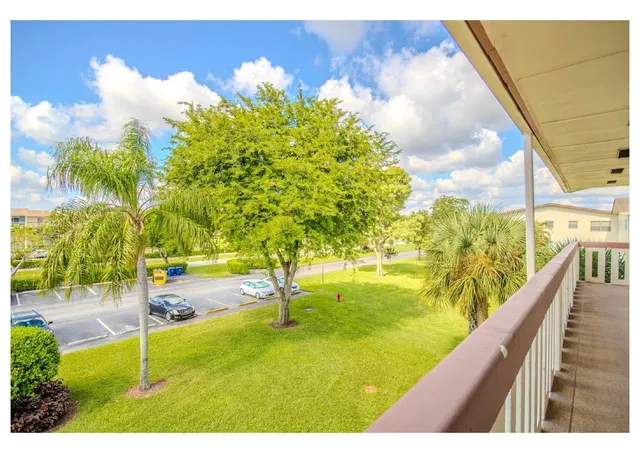 Unit 251 photo 16