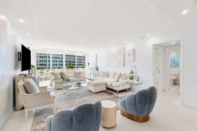 100 Sunrise Avenue #319
