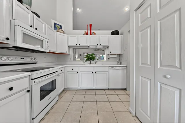 Residence photo 3