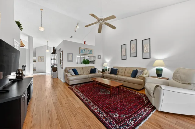 Residence photo 7