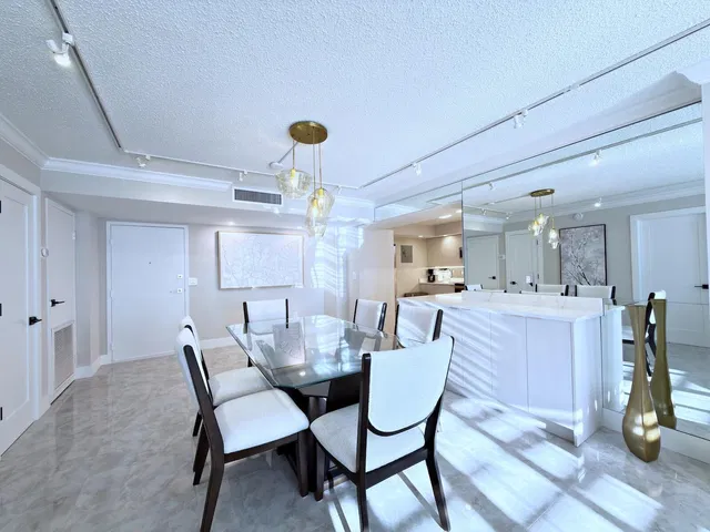 Barclay Condo Unit 316 photo 2