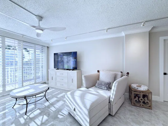 Barclay Condo Unit 316 photo 9