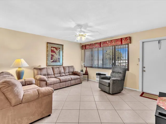  Unit 0190 photo 6