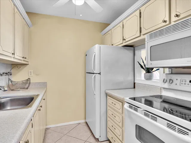  Unit 0190 photo 12