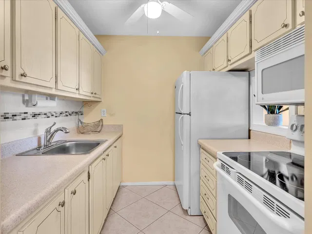  Unit 0190 photo 14