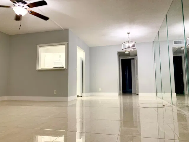 Residence photo 10
