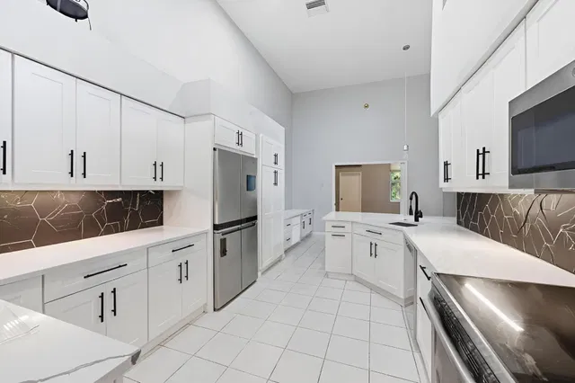 Residence photo 2