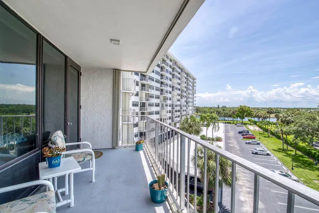 Golfview North Palm Beach I Unit 518 photo 6