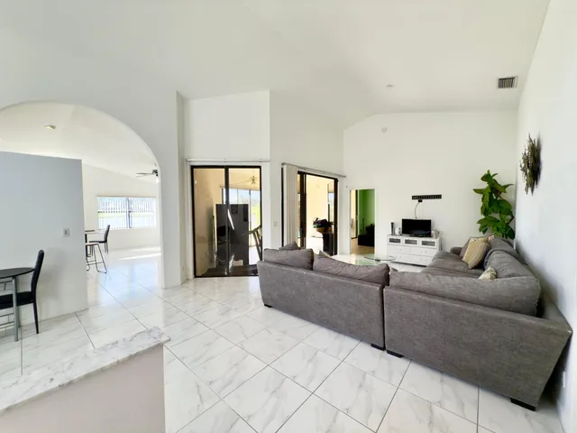 Residence photo 6