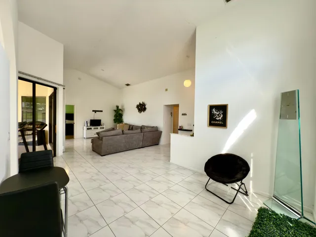 Residence photo 9