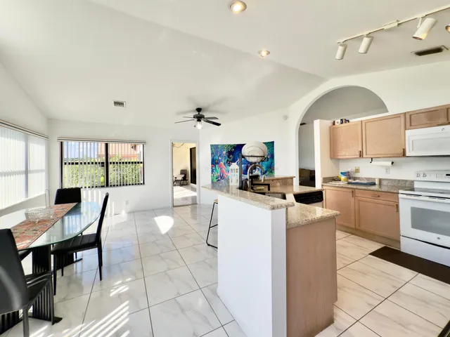 Residence photo 12