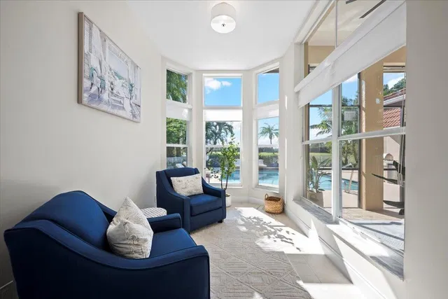 Residence photo 17