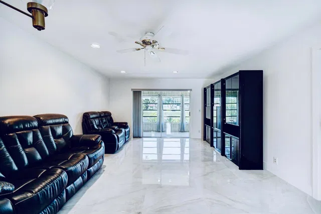 Residence photo 9